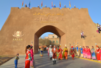 新疆旅游进入旺季 进出疆客流迎高峰